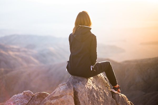 躑躅怎么讀拼音是什么,躑躅是什么意思,躑躅近義詞,躑躅反義詞