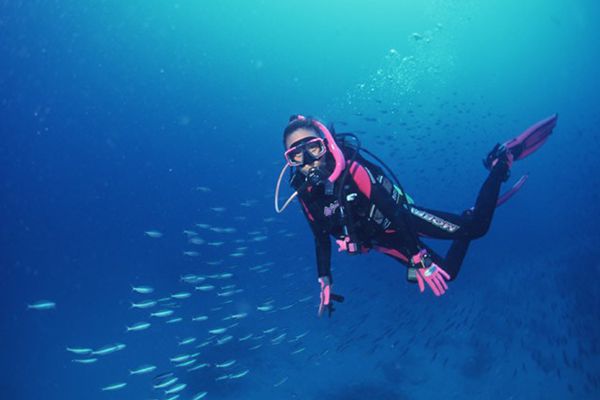 潛水衣是怎樣發明的,潛水服的功能與作用