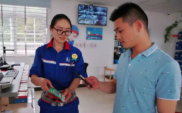 為什么加油站不能玩手機(jī),加油站不能打電話的原因