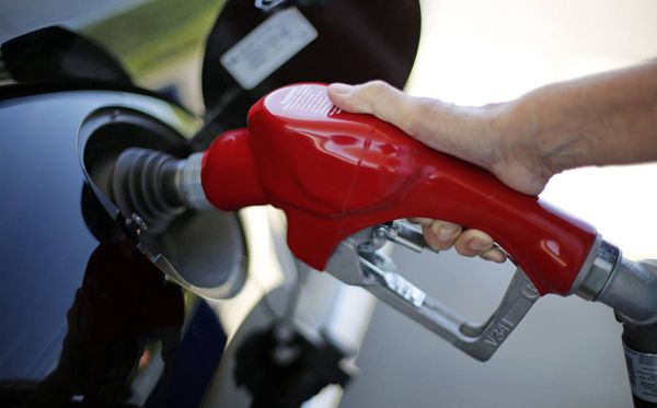 為什么加油站不能玩手機(jī),加油站不能打電話的原因