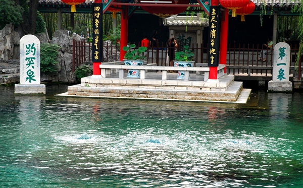 大明湖的明為什么多一橫,大明湖的眀多一橫的原因