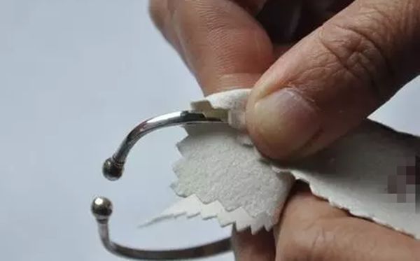 怎樣處理發黑的銀飾?