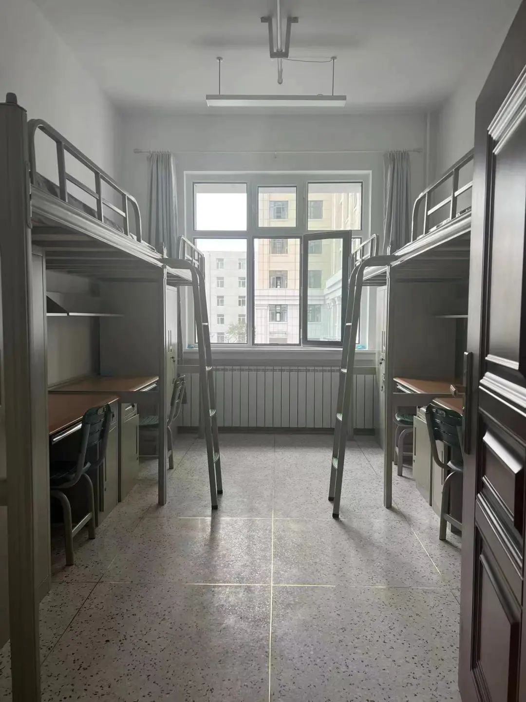 東北林業(yè)大學(xué)宿舍條件怎么樣,有空調(diào)和獨(dú)立衛(wèi)生間嗎?(附宿舍圖片)