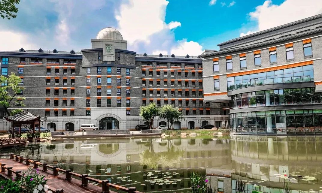 南京師范大學(xué)附屬中學(xué)簡(jiǎn)介概況（建校歷史、地址、師資、校訓(xùn)、環(huán)境）