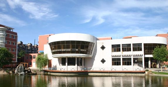 南京師范大學(xué)附屬中學(xué)簡(jiǎn)介概況（建校歷史、地址、師資、校訓(xùn)、環(huán)境）