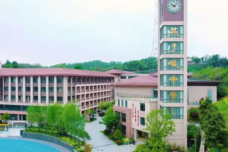 南京市燕子磯中學在南京的排名第幾,南外屬于什么檔次?