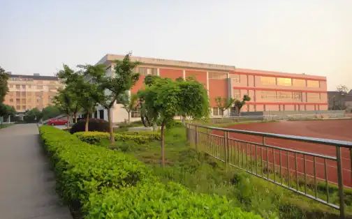 吳江平望中學簡介概況(建校歷史、地址、師資、校訓、環境)