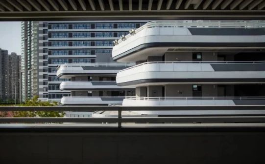 深圳市格致中學是公立還是私立,是重點中學嗎?