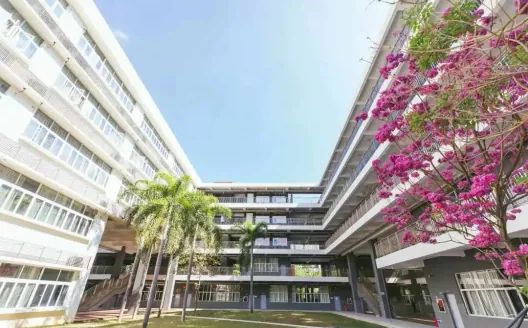 深圳華僑城高級中學(xué)簡介概況(建校歷史、地址、師資、校訓(xùn)、環(huán)境)