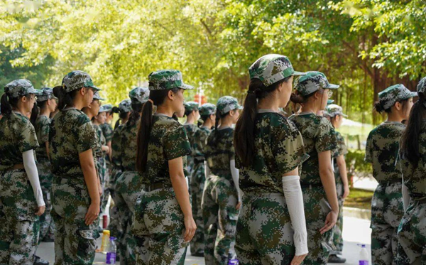 大學軍訓可以做美甲嗎,軍訓可不可以涂指甲