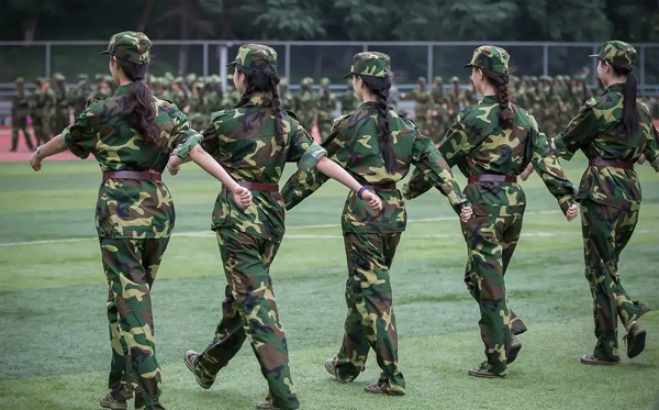 高中軍訓穿什么鞋最舒服,高一新生軍訓一般穿啥鞋